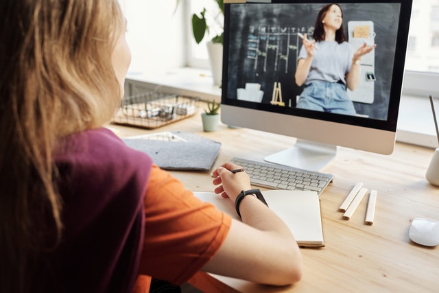 Pros And Cons of Online Learning After The Covid-19 Situation