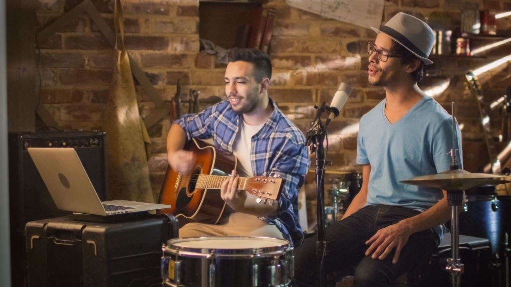 How Spanish Pop Artist Promote Music Independently