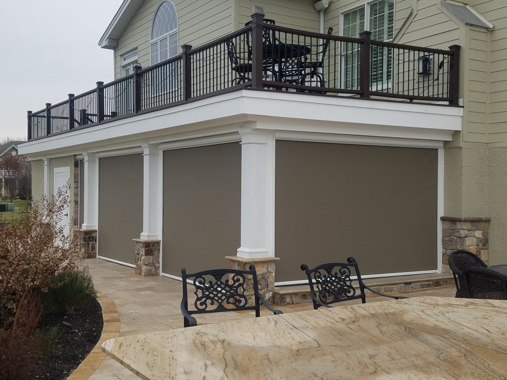 retractable awning with walls