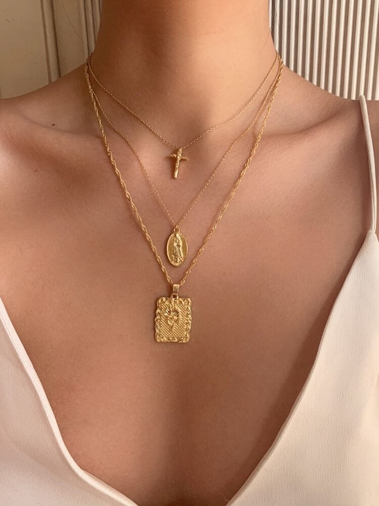 Necklace with pendant