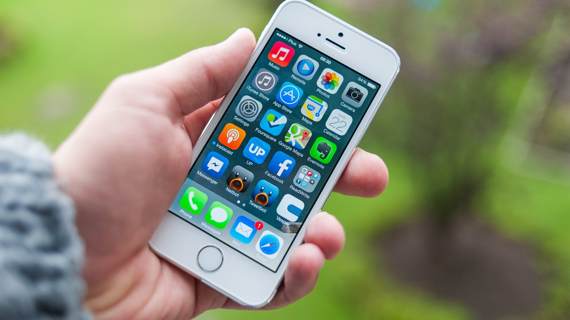 How to Find and Hire an iOS Developer to Make Your App